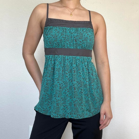 The Limited Green Patterned Top - Picture 2 of 6
